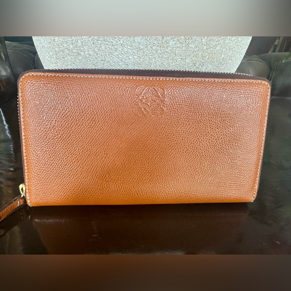 Loewe Tan leather wallet-EUC